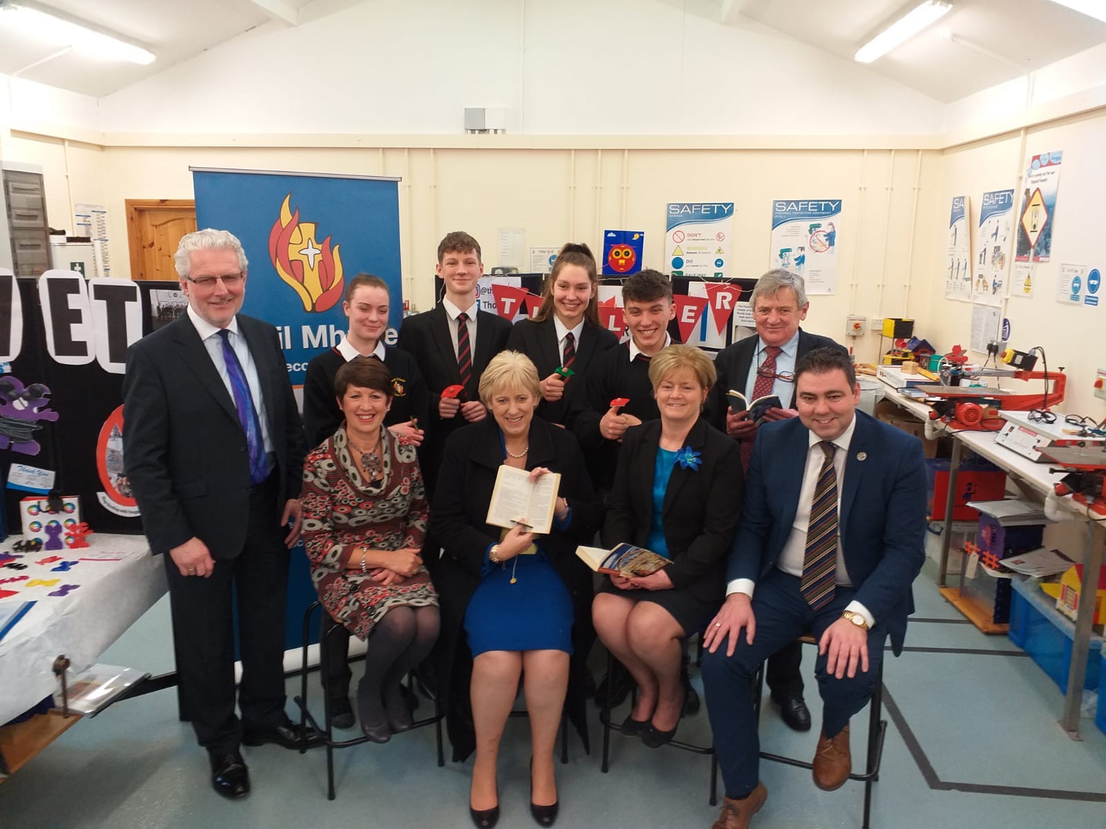 O’Shea and Minister Humphreys visit Scoil Mhuire for Enterprise Lesson
